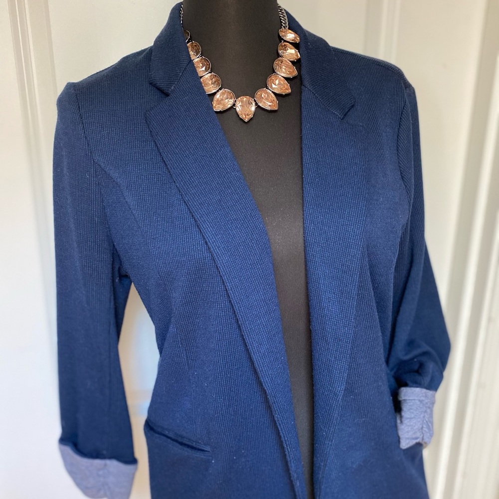 EUC Women’s soft & comfy navy blue blazer size: L